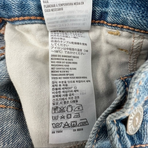 Hollister Women's Distressed Frayed Hem Jean Shorts Size w3/26 - Picture 10 of 12